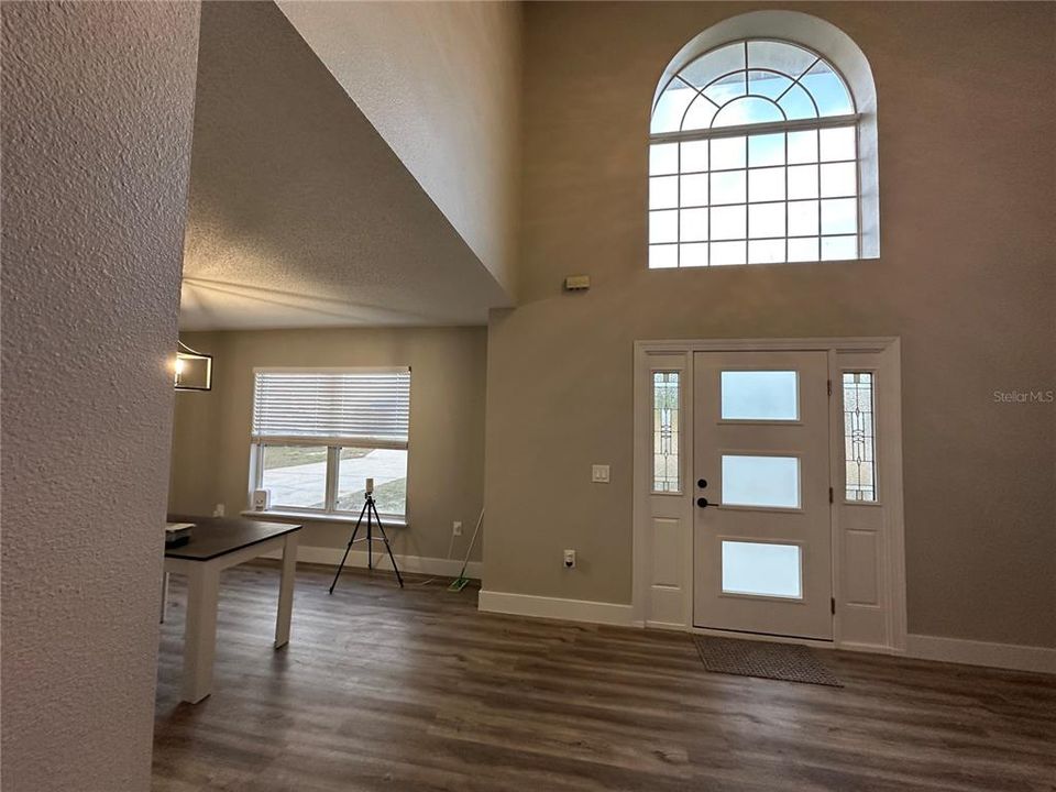 待售: $430,000 (4 贝兹, 2 浴室, 2356 平方英尺)