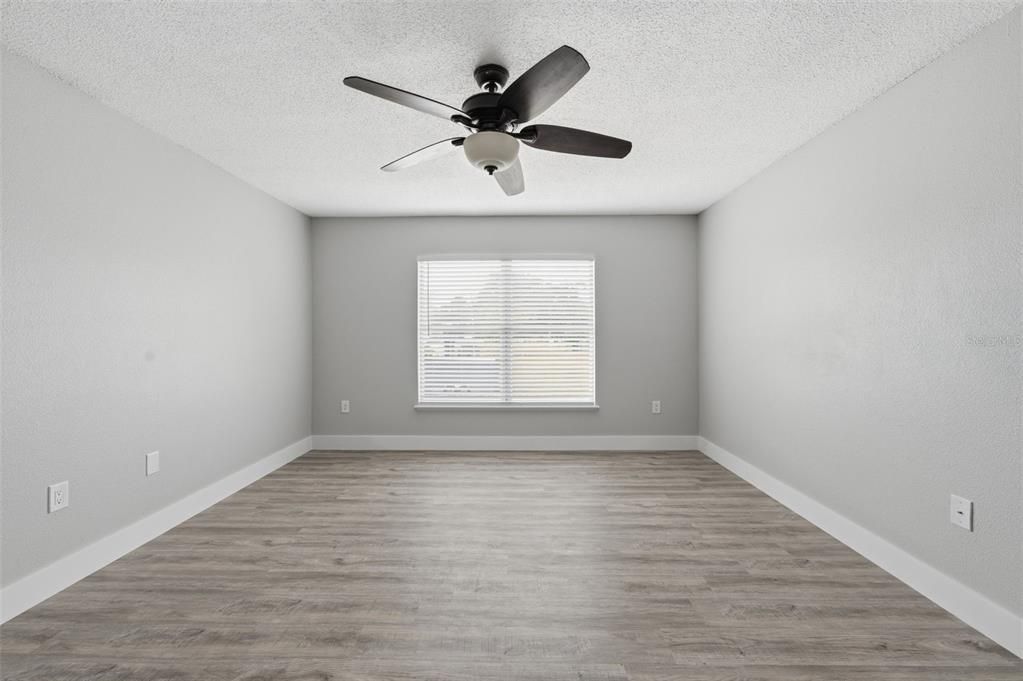 待售: $430,000 (4 贝兹, 2 浴室, 2356 平方英尺)