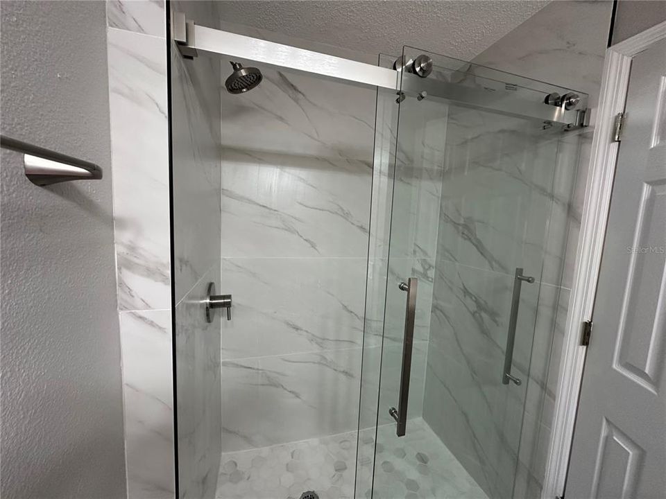 待售: $430,000 (4 贝兹, 2 浴室, 2356 平方英尺)