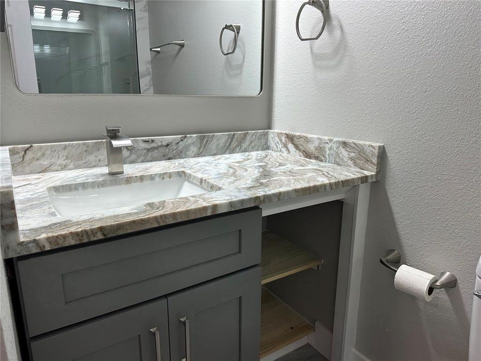 待售: $430,000 (4 贝兹, 2 浴室, 2356 平方英尺)