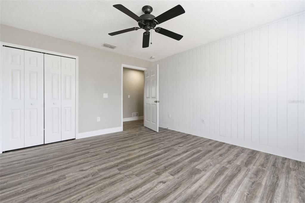 待售: $430,000 (4 贝兹, 2 浴室, 2356 平方英尺)