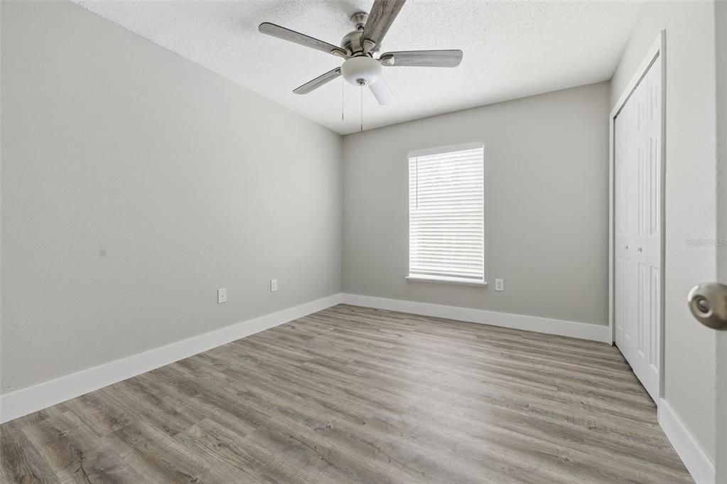 待售: $430,000 (4 贝兹, 2 浴室, 2356 平方英尺)