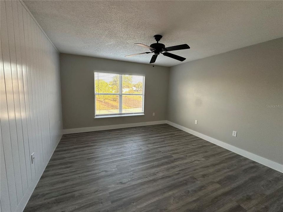 待售: $430,000 (4 贝兹, 2 浴室, 2356 平方英尺)