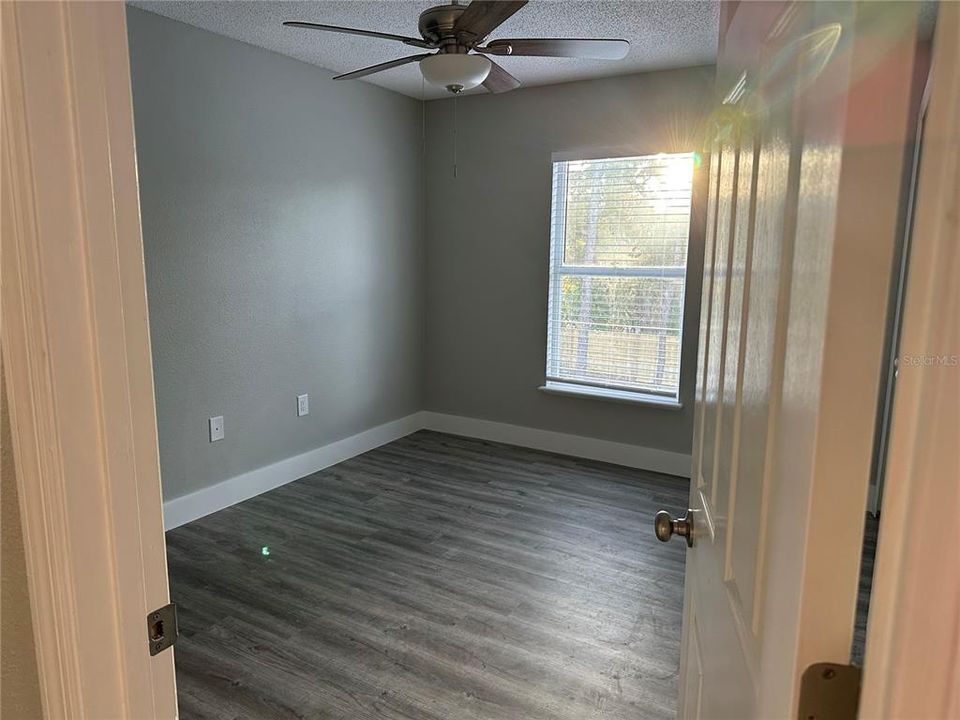 待售: $430,000 (4 贝兹, 2 浴室, 2356 平方英尺)