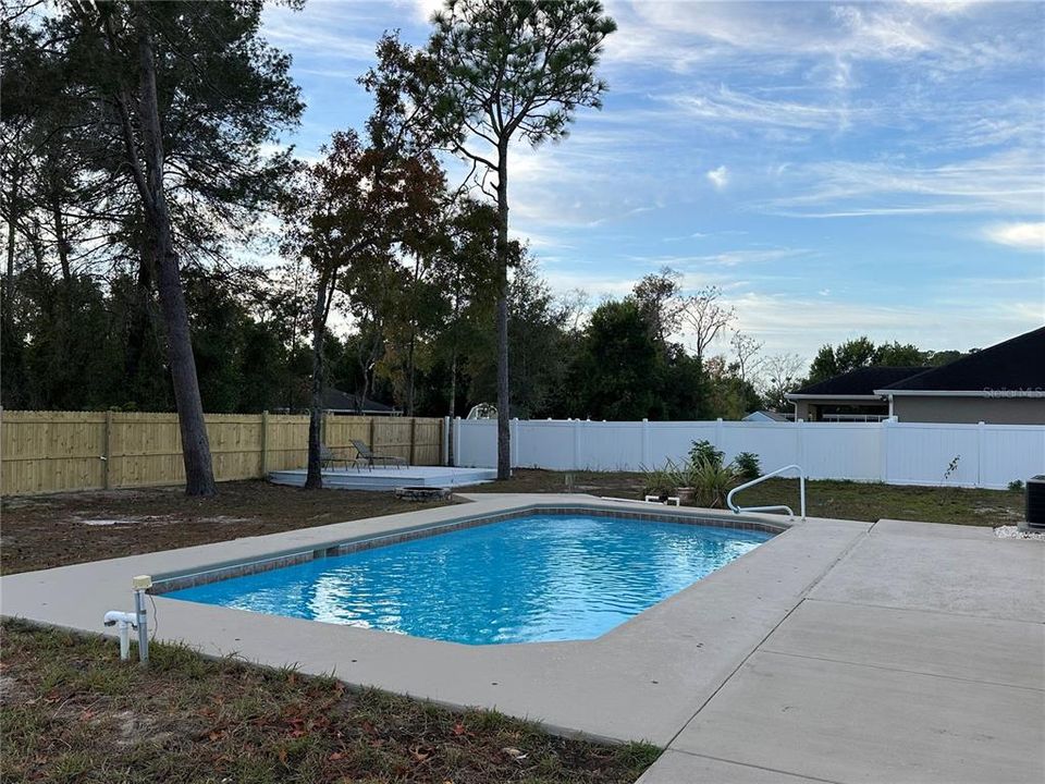 待售: $430,000 (4 贝兹, 2 浴室, 2356 平方英尺)