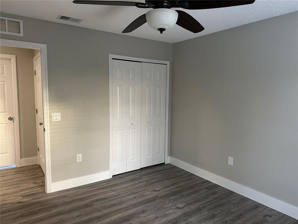 待售: $430,000 (4 贝兹, 2 浴室, 2356 平方英尺)