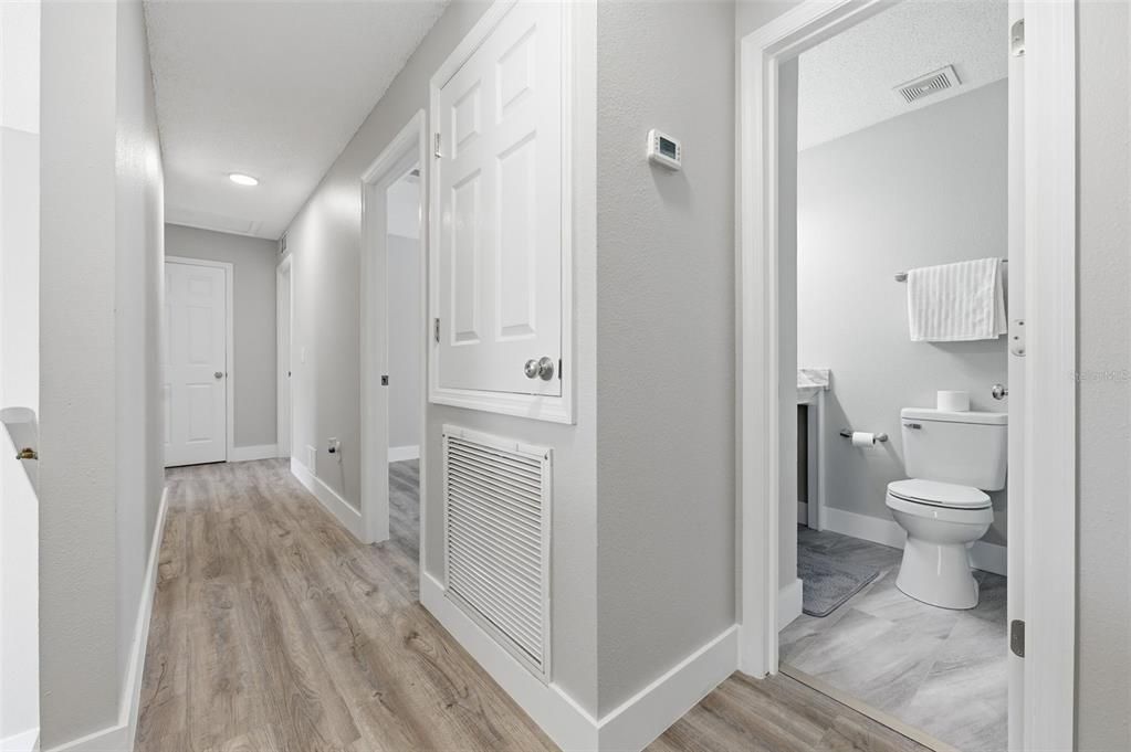 待售: $430,000 (4 贝兹, 2 浴室, 2356 平方英尺)