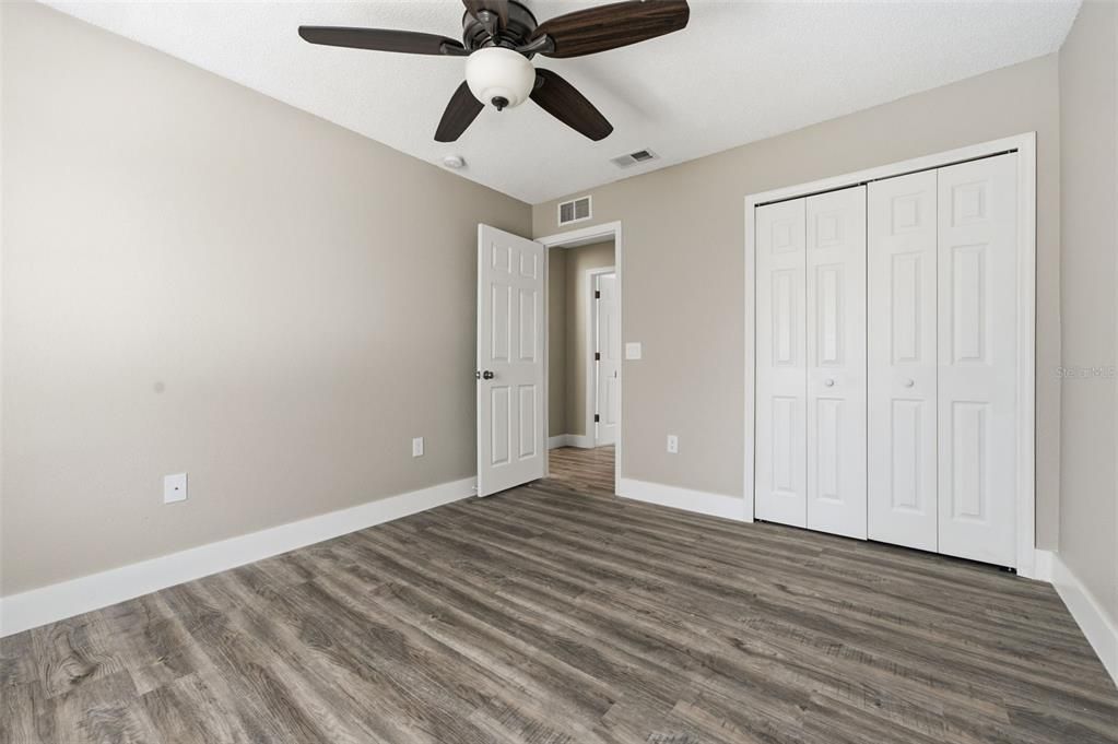 待售: $430,000 (4 贝兹, 2 浴室, 2356 平方英尺)