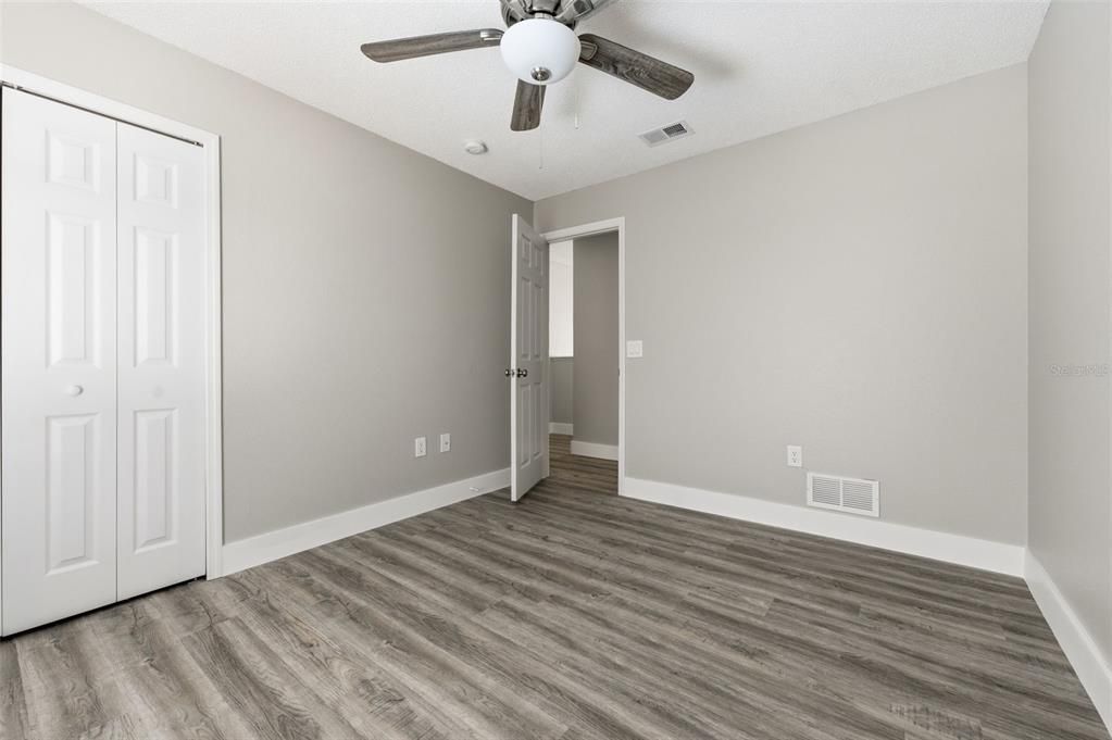 待售: $430,000 (4 贝兹, 2 浴室, 2356 平方英尺)