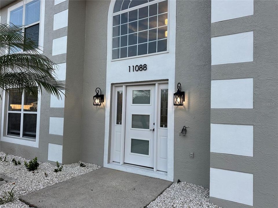 待售: $430,000 (4 贝兹, 2 浴室, 2356 平方英尺)