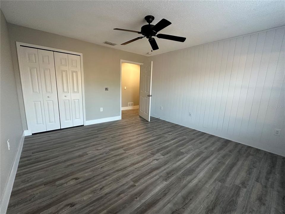 待售: $430,000 (4 贝兹, 2 浴室, 2356 平方英尺)