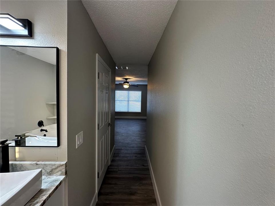 待售: $430,000 (4 贝兹, 2 浴室, 2356 平方英尺)