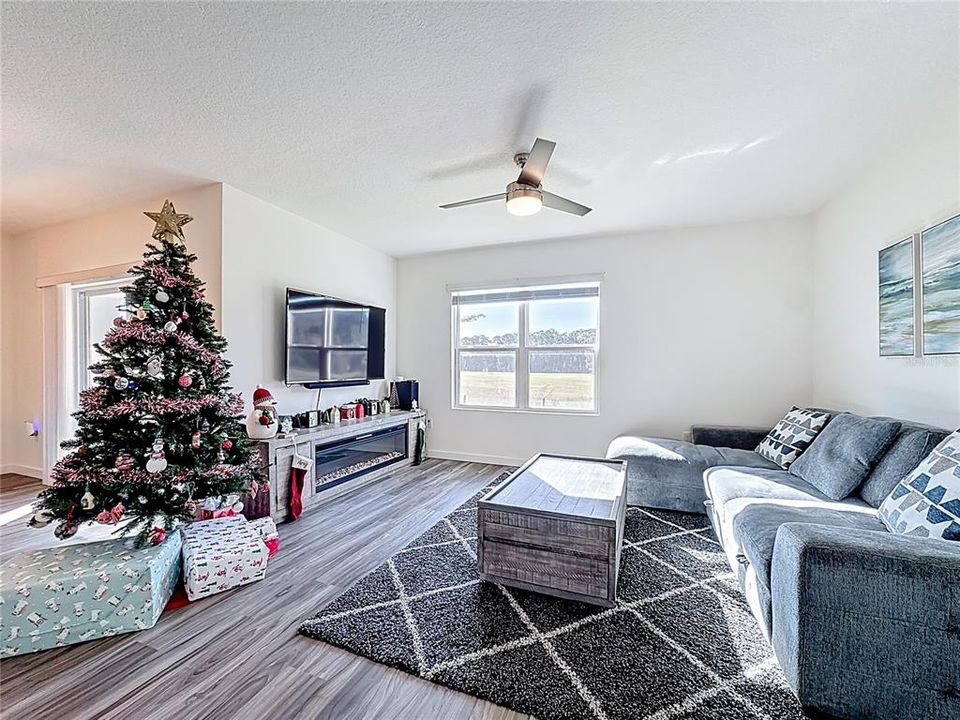 待售: $430,000 (4 贝兹, 2 浴室, 1846 平方英尺)