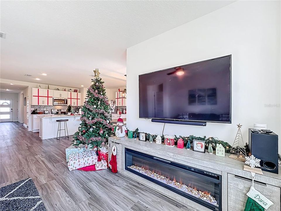 待售: $430,000 (4 贝兹, 2 浴室, 1846 平方英尺)