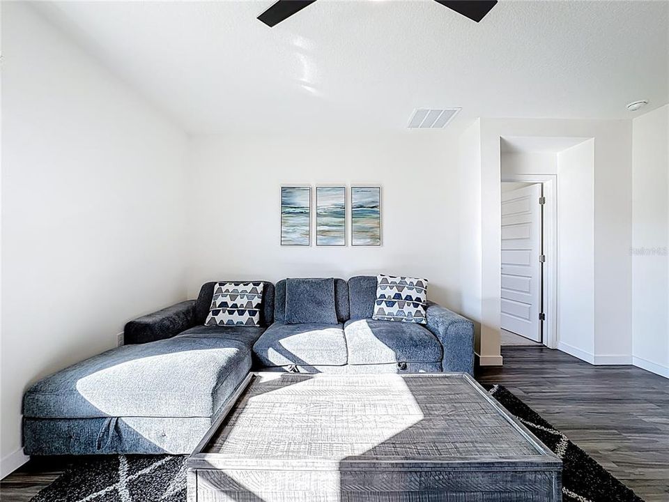 待售: $430,000 (4 贝兹, 2 浴室, 1846 平方英尺)