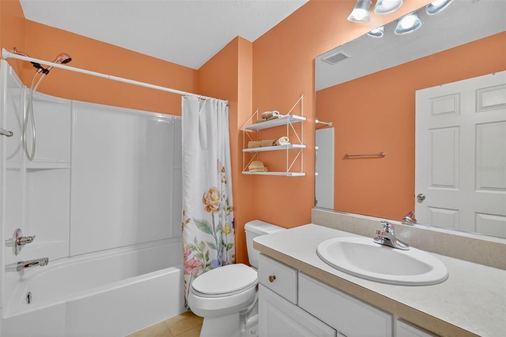 For Sale: $285,000 (2 beds, 2 baths, 1156 Square Feet)