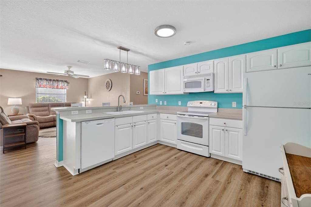 For Sale: $285,000 (2 beds, 2 baths, 1156 Square Feet)