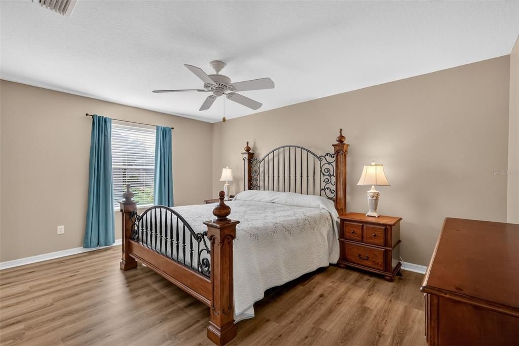 For Sale: $285,000 (2 beds, 2 baths, 1156 Square Feet)