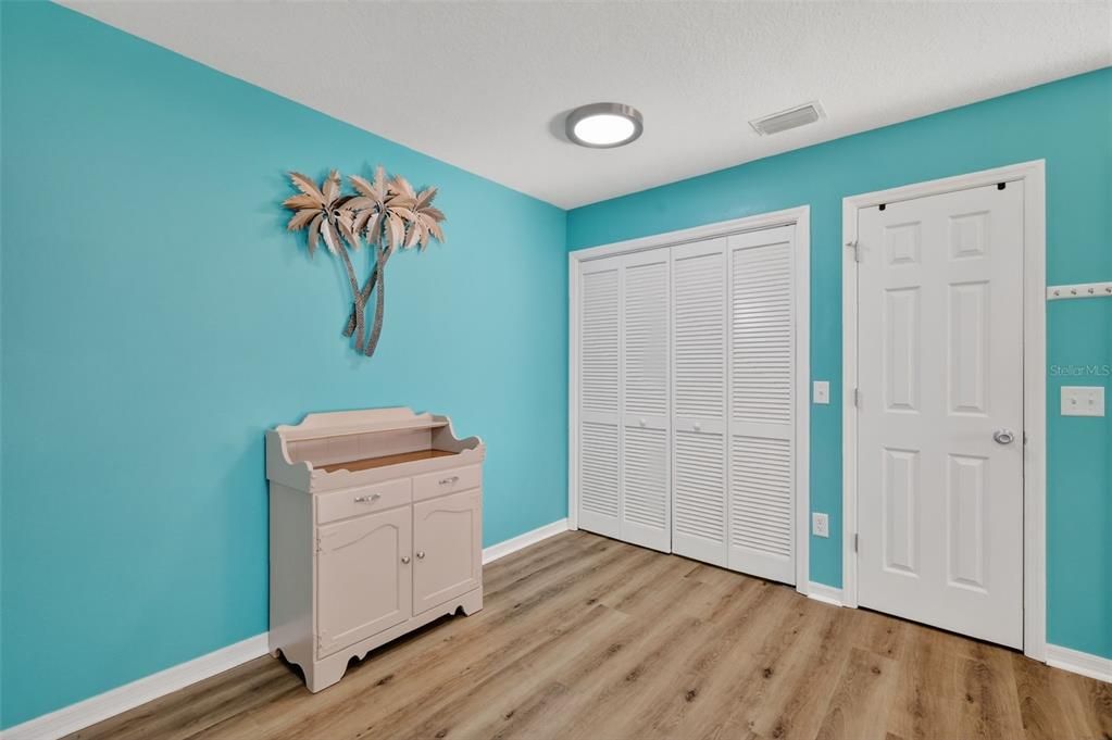 For Sale: $285,000 (2 beds, 2 baths, 1156 Square Feet)