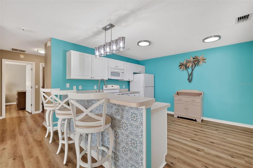 For Sale: $285,000 (2 beds, 2 baths, 1156 Square Feet)