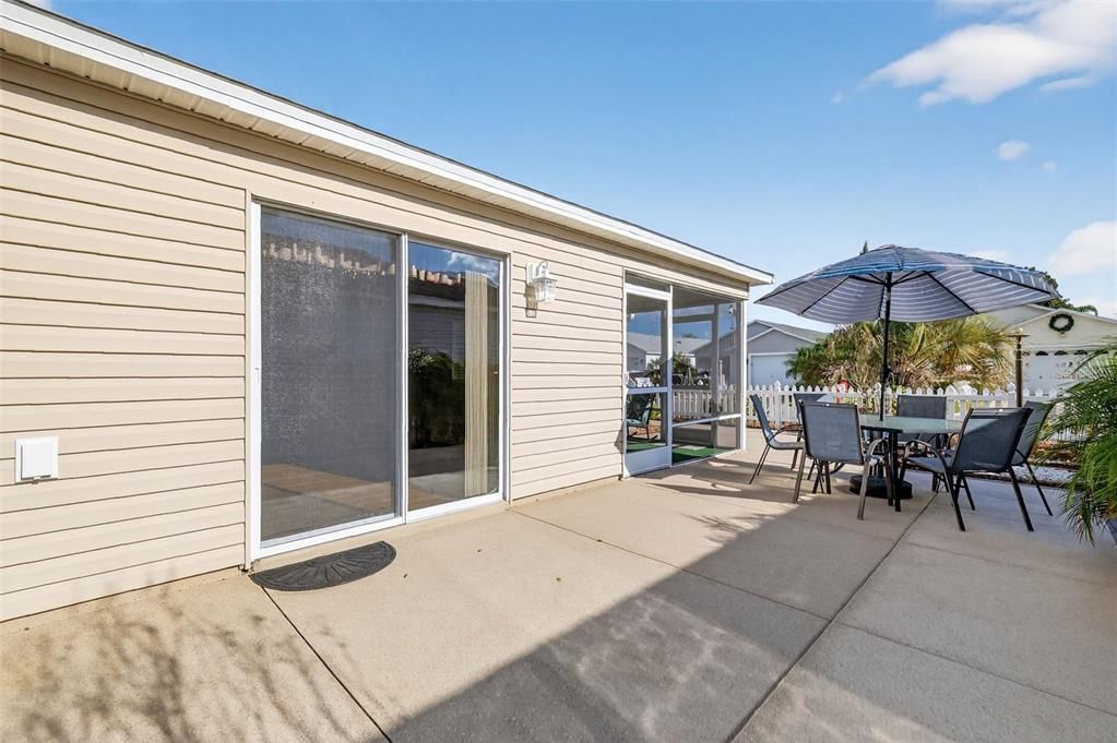 For Sale: $285,000 (2 beds, 2 baths, 1156 Square Feet)