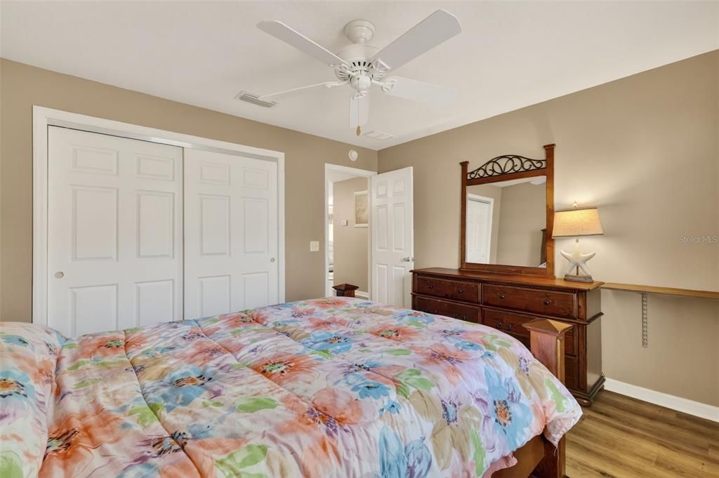 For Sale: $285,000 (2 beds, 2 baths, 1156 Square Feet)