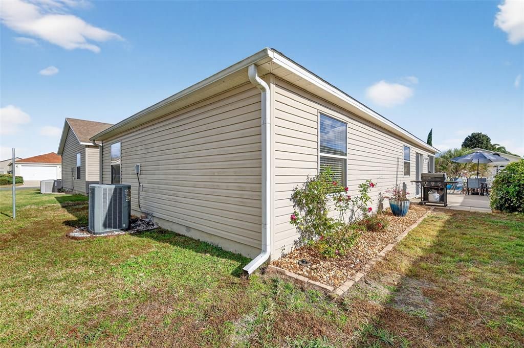 For Sale: $285,000 (2 beds, 2 baths, 1156 Square Feet)