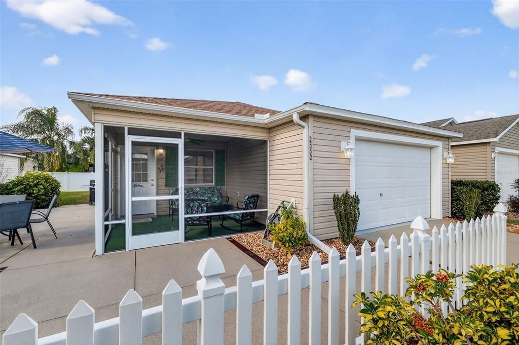 For Sale: $285,000 (2 beds, 2 baths, 1156 Square Feet)