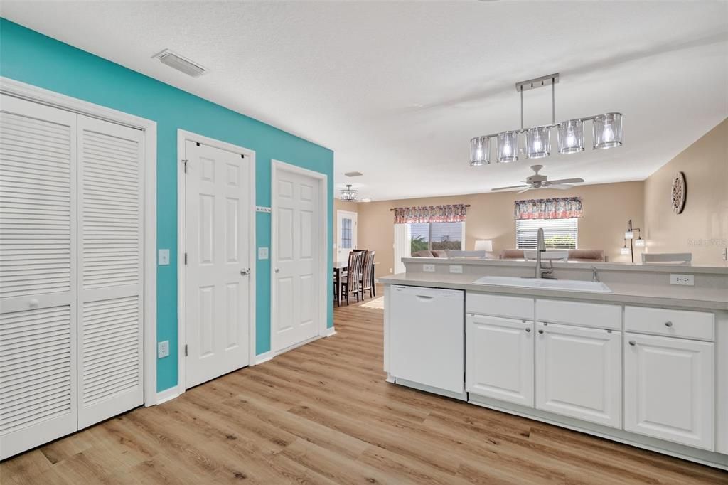 For Sale: $285,000 (2 beds, 2 baths, 1156 Square Feet)