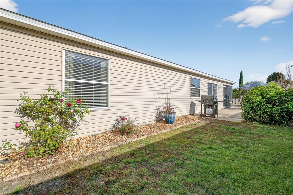 For Sale: $285,000 (2 beds, 2 baths, 1156 Square Feet)