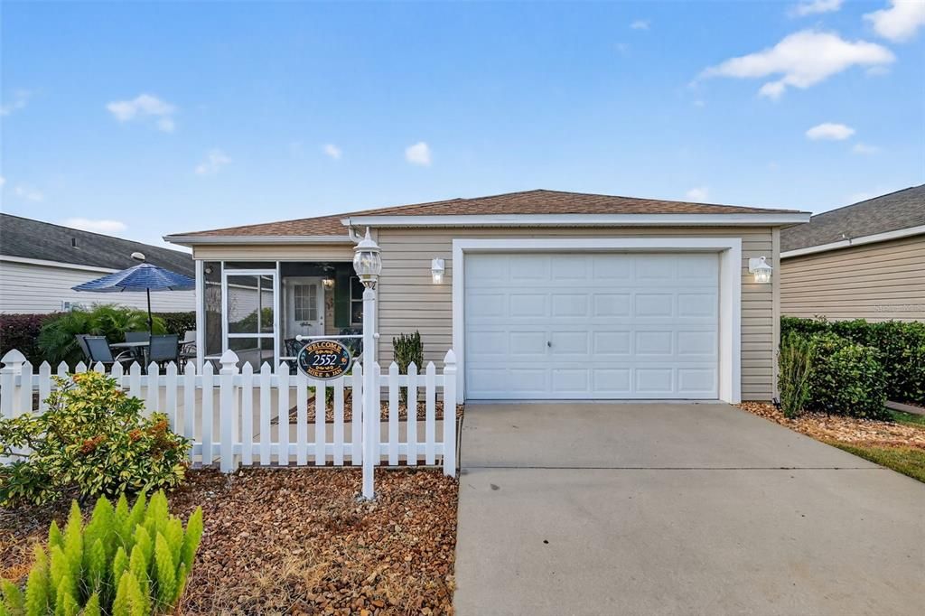 For Sale: $285,000 (2 beds, 2 baths, 1156 Square Feet)