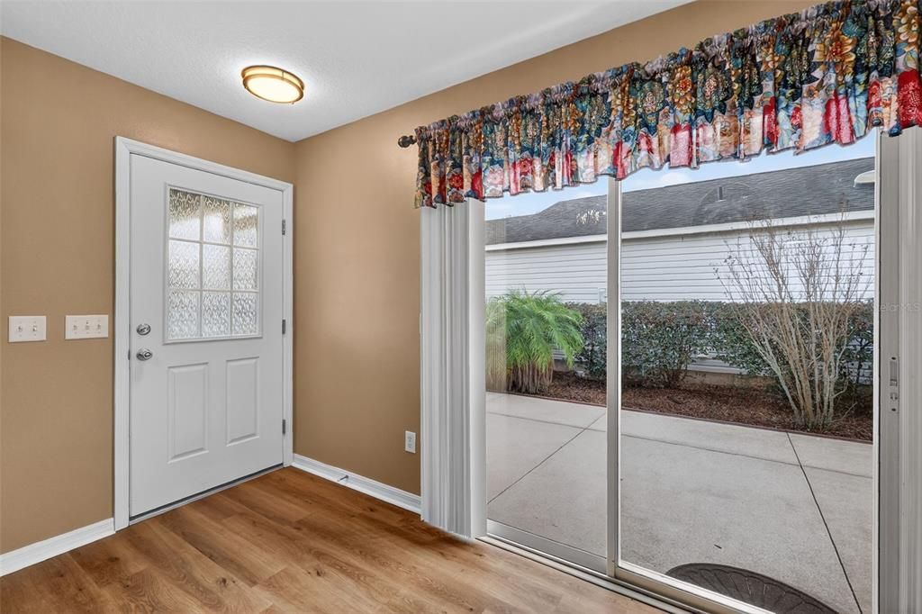 For Sale: $285,000 (2 beds, 2 baths, 1156 Square Feet)