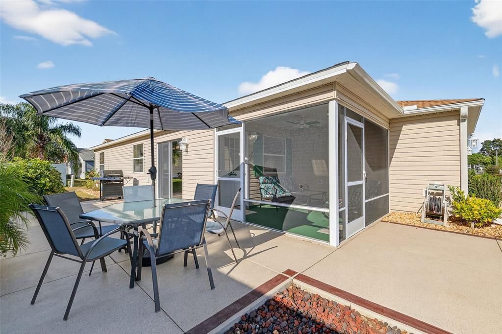 For Sale: $285,000 (2 beds, 2 baths, 1156 Square Feet)