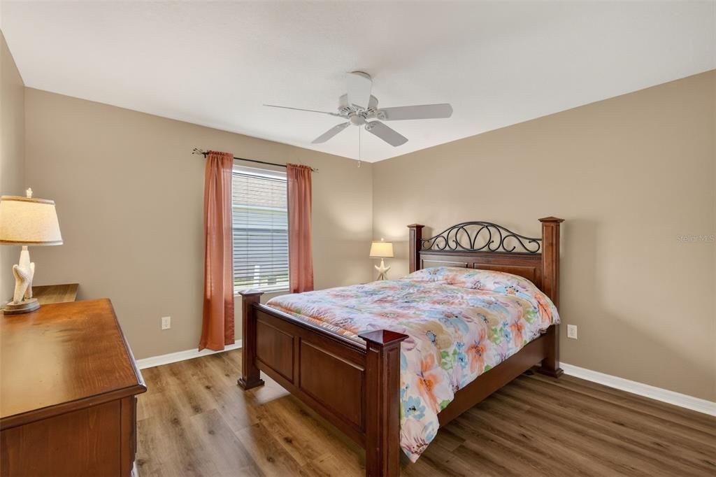 For Sale: $285,000 (2 beds, 2 baths, 1156 Square Feet)