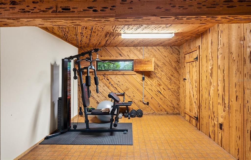 For Sale: $599,000 (6 beds, 3 baths, 3487 Square Feet)