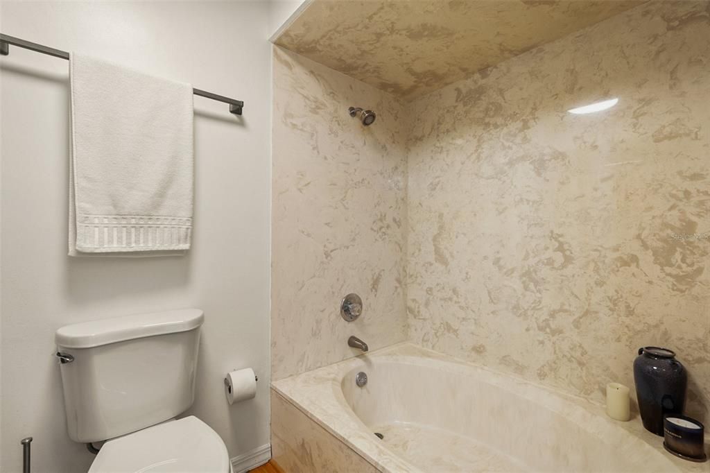 For Sale: $599,000 (6 beds, 3 baths, 3487 Square Feet)