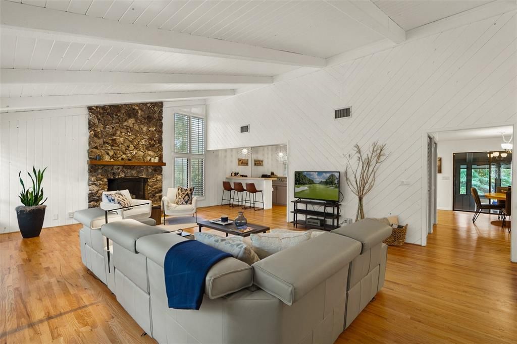 For Sale: $599,000 (6 beds, 3 baths, 3487 Square Feet)