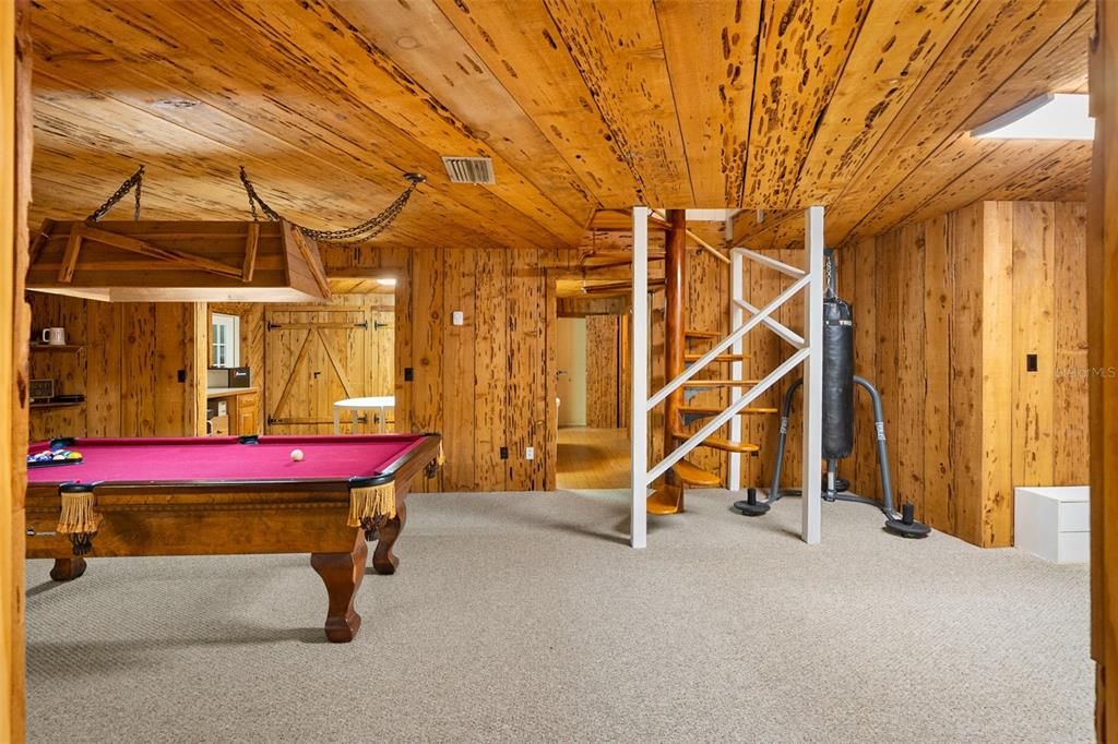 For Sale: $599,000 (6 beds, 3 baths, 3487 Square Feet)