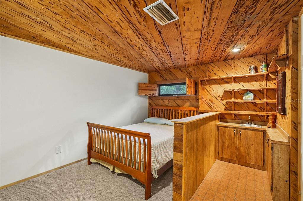 For Sale: $599,000 (6 beds, 3 baths, 3487 Square Feet)