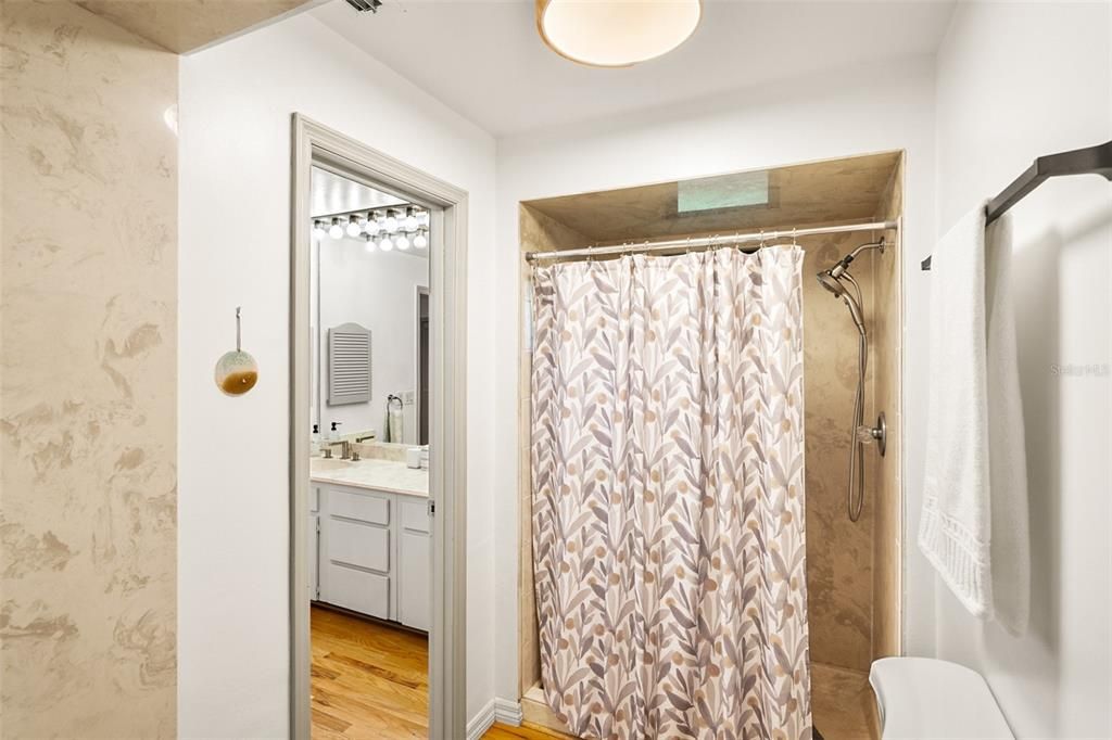 For Sale: $599,000 (6 beds, 3 baths, 3487 Square Feet)