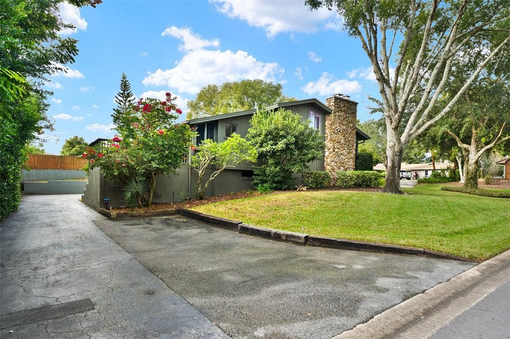 For Sale: $599,000 (6 beds, 3 baths, 3487 Square Feet)