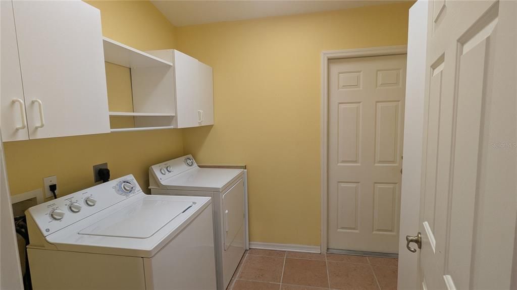 For Sale: $350,000 (3 beds, 2 baths, 1740 Square Feet)