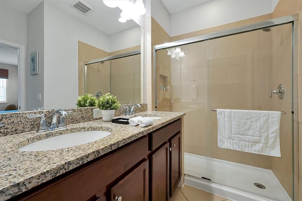 For Rent: $2,900 (5 beds, 4 baths, 2340 Square Feet)