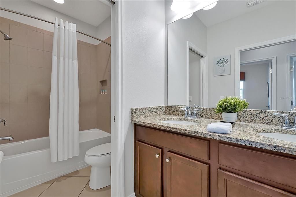 For Rent: $2,900 (5 beds, 4 baths, 2340 Square Feet)