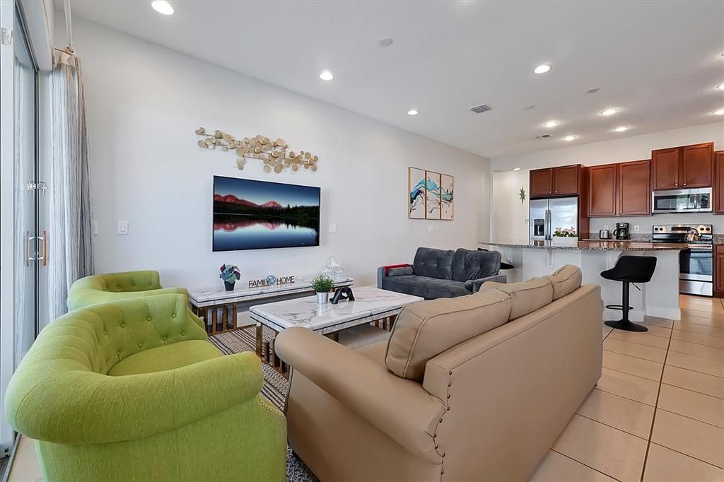 For Rent: $2,900 (5 beds, 4 baths, 2340 Square Feet)