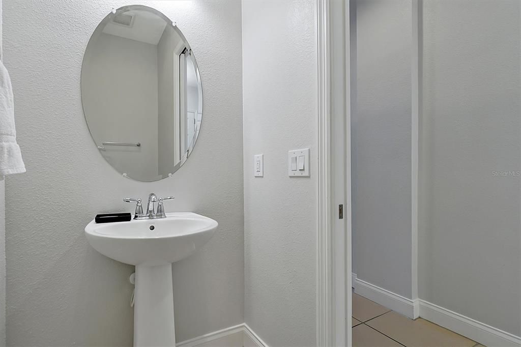 For Rent: $2,900 (5 beds, 4 baths, 2340 Square Feet)