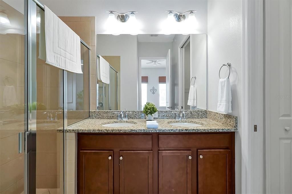 For Rent: $2,900 (5 beds, 4 baths, 2340 Square Feet)