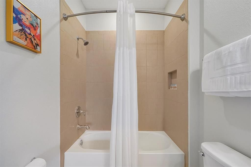 For Rent: $2,900 (5 beds, 4 baths, 2340 Square Feet)