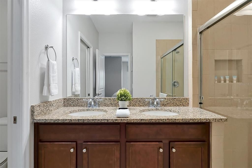 For Rent: $2,900 (5 beds, 4 baths, 2340 Square Feet)