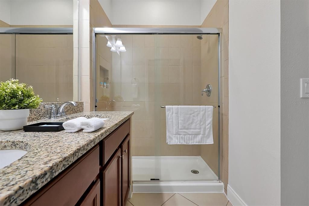 For Rent: $2,900 (5 beds, 4 baths, 2340 Square Feet)